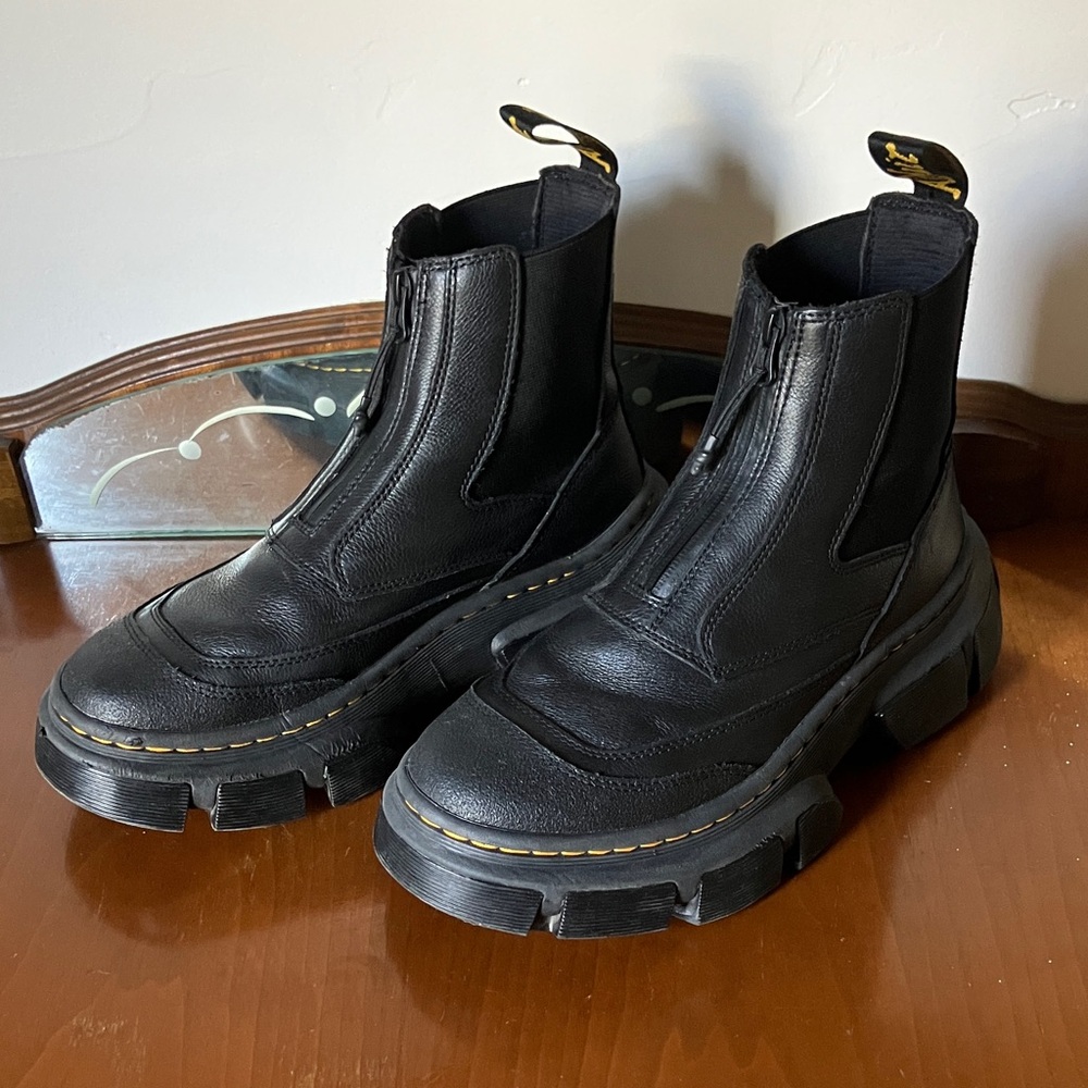 Dr Martens DMXL ZIP size 39 women’s 8 men’s 7 worn once